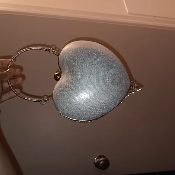 Women Heart Shape Crystal Tassel Bag - Picture 6 of 9